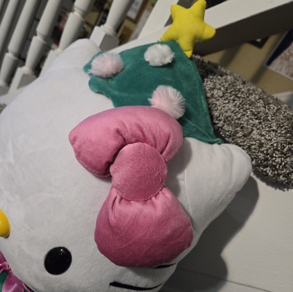 Hello Kitty Christmas Tree Greeter - Picture 4 of 7